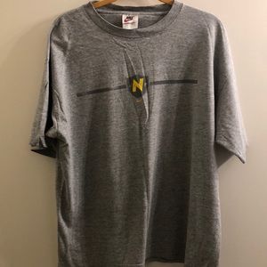 3 tee shirts bundle @$15 in good condition bundle and save